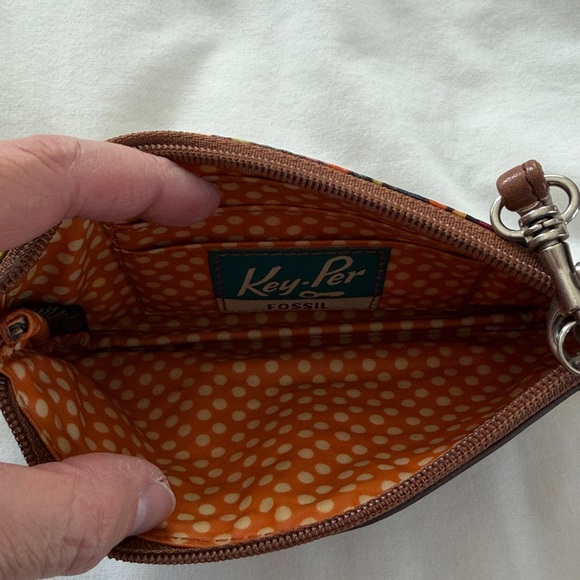 Fossil Key-Per Brown-Trim Multicolor Feather Pattern Wristlet Wallet - Picture 6 of 12